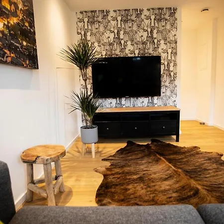 Q-Stall Apartments, Apartment Q3 아파트 *