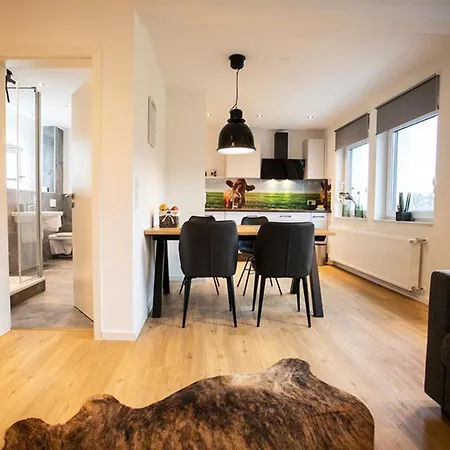 Q-Stall Apartments, Apartment Q3 아파트 *