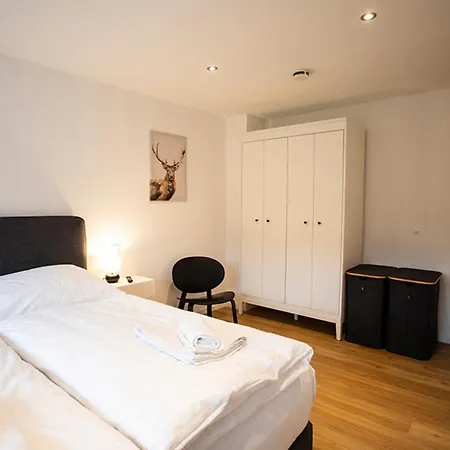 Q-Stall Apartments, Apartment Q3 브릴온