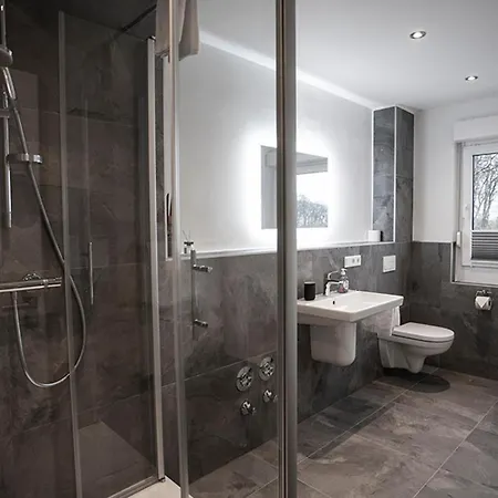Q-Stall Apartments, Apartment Q3 * 브릴온
